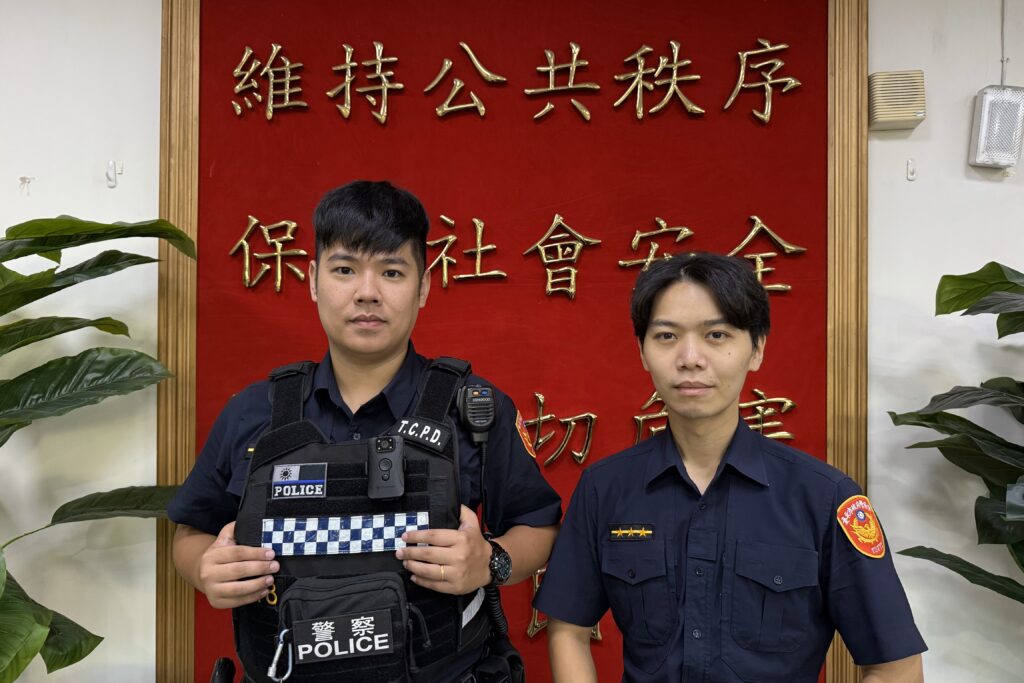 長者迷途公園內 警藉一卡助高齡老翁返家 1 MEITU 20250920 104109618