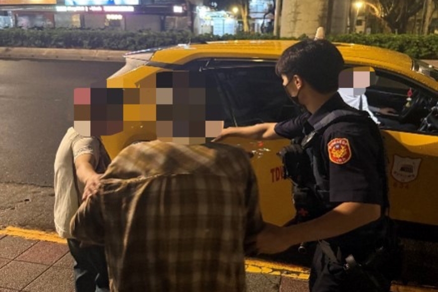 長者迷途公園內 警藉一卡助高齡老翁返家 2 MEITU 20250920 104054863