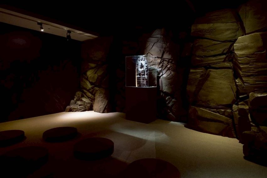 開啟心靈覺醒之旅 宗博館佛教文物特展訴說深邃哲理 5 《圖說》「消失的密室」以11世紀波羅王朝黑石大日如來為核心。〈宗博館提供〉