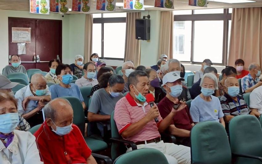 《圖說》八德榮家辦理主任與民有約座談會，住民長輩踴躍發表建言。〈八德榮家提供〉