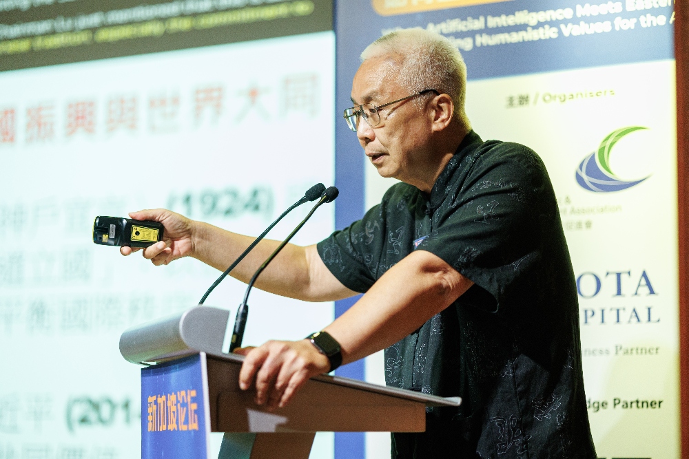 圖▲亞太綜合研究院院長 湯紹成發表演說。