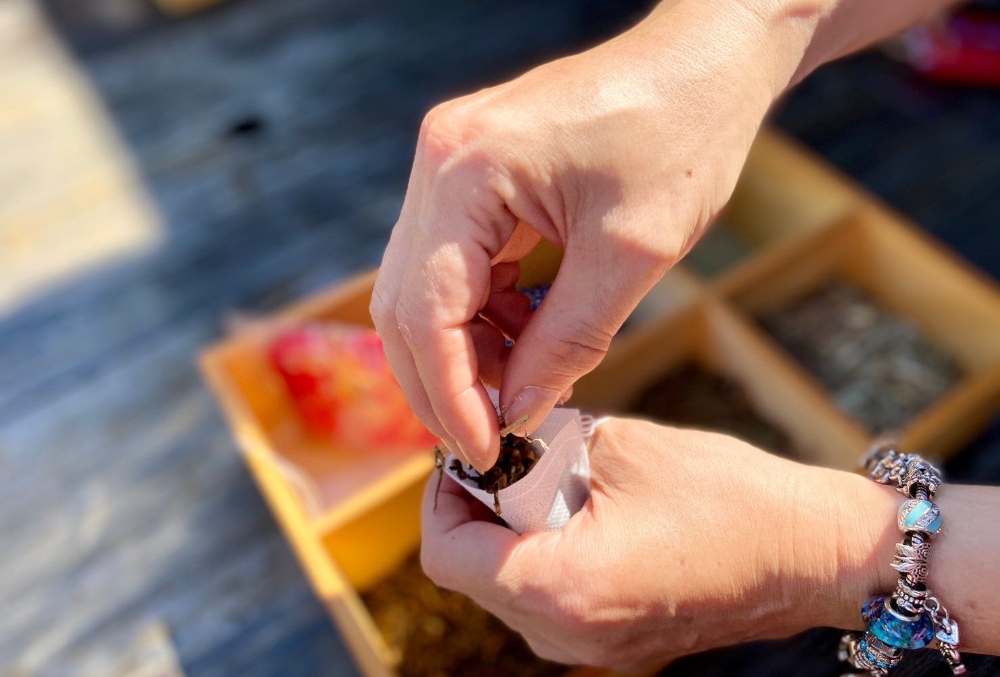「走靜貓空」觀傳局推薦4玩法 壓軸活動登場 2 圖▲北北基好玩卡「貓空一日遊套票」內含貓纜搭乘券與手作體驗,規劃行程時不妨搭配使用。(圖/臺北市政府觀光傳播局提供)