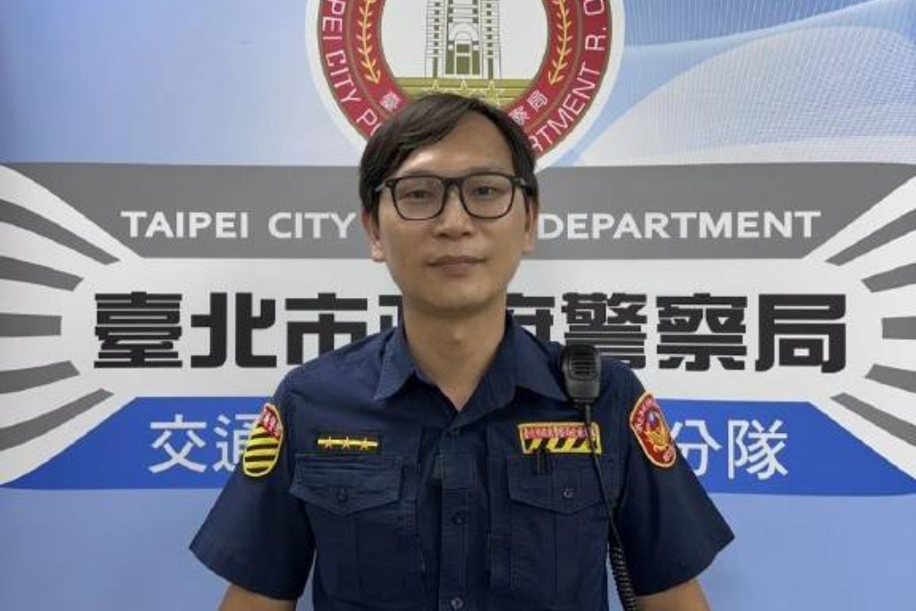 車輛拋錨 年邁長者無奈受困車陣 大同警迅速排除 1 %E6%9E%97%E5%BB%B7%E6%BE%A4