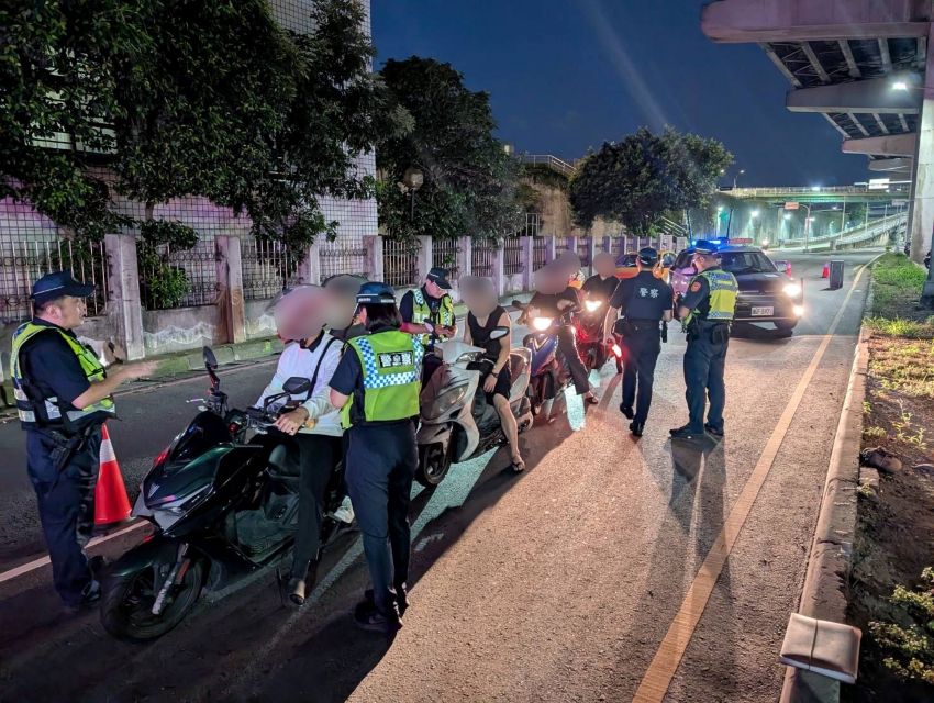 打擊酒駕事故率降53% 三重警AI科技執法奏效 1 《圖說》三重警為有效防制酒後駕車事故,積極導入「AI科技執法」,不僅提高取締效率,更潛移默化中有效降低酒駕發生率。〈三重分局提供〉