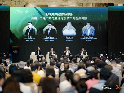 由左至右：Olive 國際一級基金部總經理尹顥 Andy Yin、麥格理資產管理有形資產大中華區聯席負責人黄俊裕 Rox Wong、ExodusPoint 新加坡 CEO Xinyu Liu、高盛美国對沖基金投資組合管理董事 Peter Seok