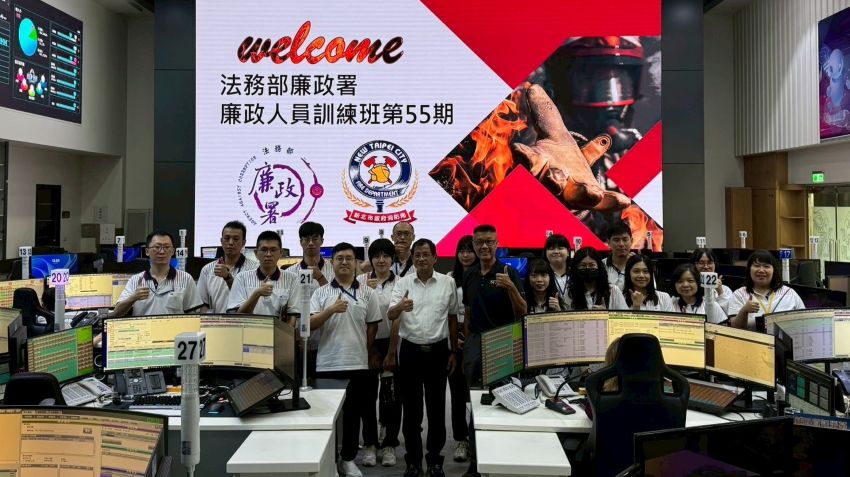 廉政班學員參訪新北消 實務分享收穫滿滿 3 《圖說》新北消防局長陳崇岳帶領參訪廉政班學員合照。〈消防局提供〉