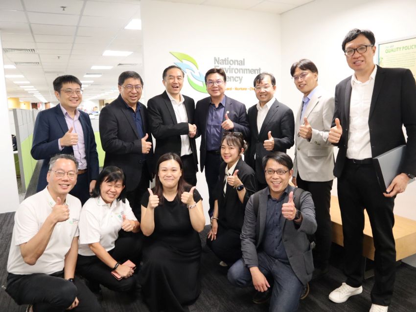 《圖說》新北市副市長劉和然〈後排中〉率民政局團隊拜會新加坡國家環境局，就殯葬管理與城市環境永續交換意見，尋求能夠引進新北的經驗做法，後排右三民政局長林耀長。〈民政局提供〉