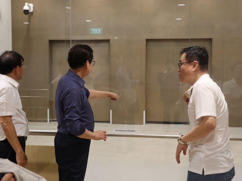 《圖說》新加坡「萬禮火化場」，增設自動化火化系統，大體送達火化場後，至火化完成均透過自動引導車提供全程服務。〈民政局提供〉