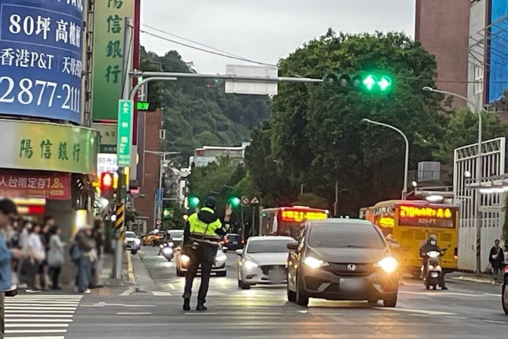 教師連假 北市警局強化疏導 交通順暢安心行 3 MEITU 20250925 083616653