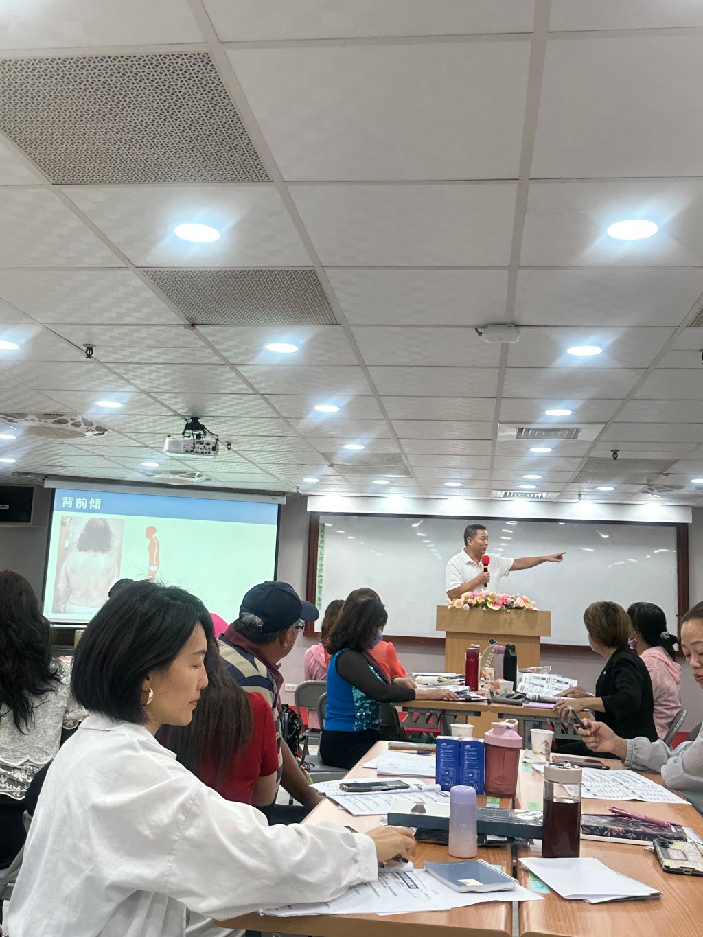 艾利亞攜手鍾師傅舉辦脊椎健康講座與公益義診