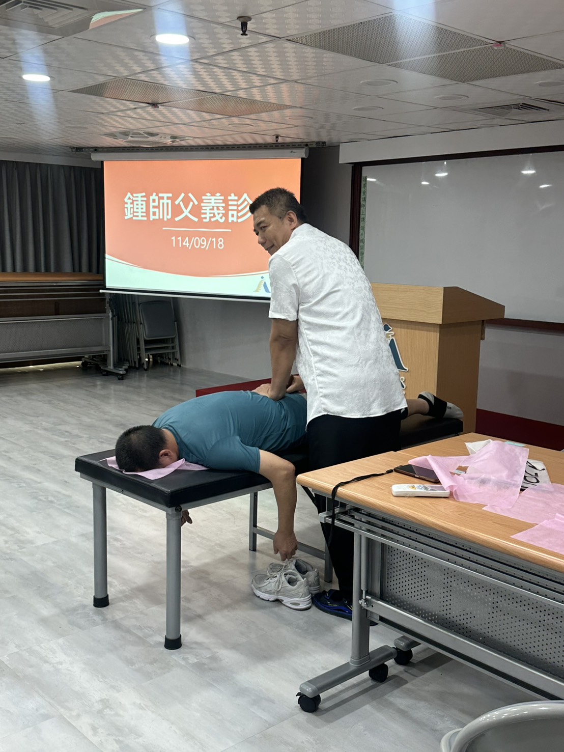 艾利亞攜手鍾師傅舉辦脊椎健康講座與公益義診