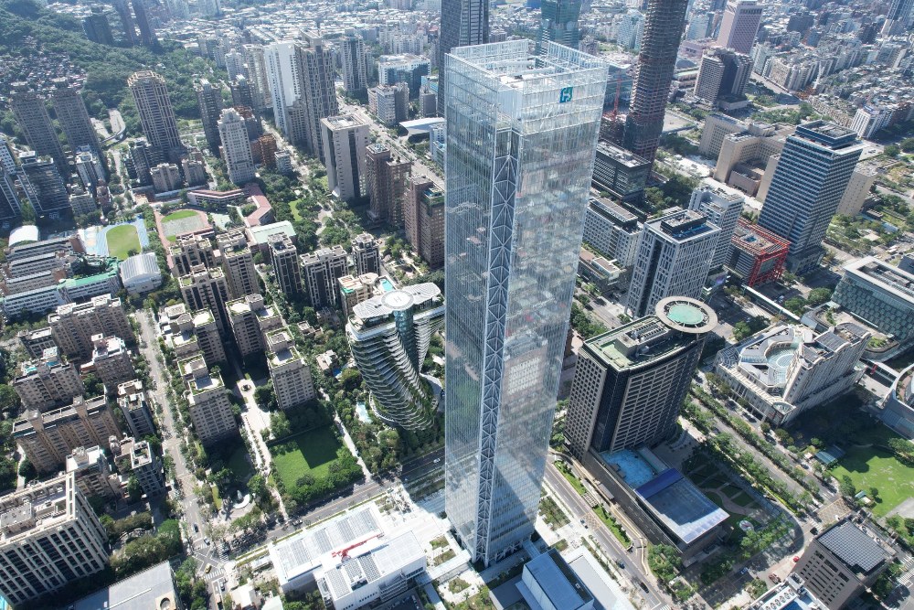 圖▲富邦金控於啟動新一輪內部數位人才升級計畫，攜手 AI 公司 CloudMile 萬里雲啟動雲端技術企業內訓課程，加速富邦金控邁向數位驅動的金融變革浪潮。