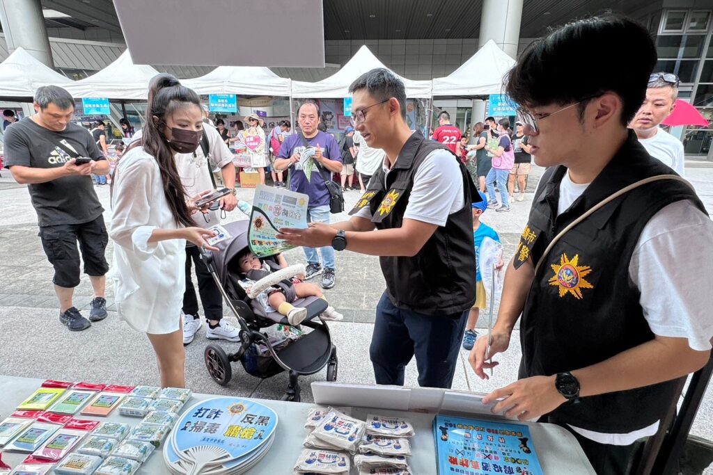 2025海科館秋季健走登場 警方設攤宣導防詐騙 2 MEITU 20250927 151201008