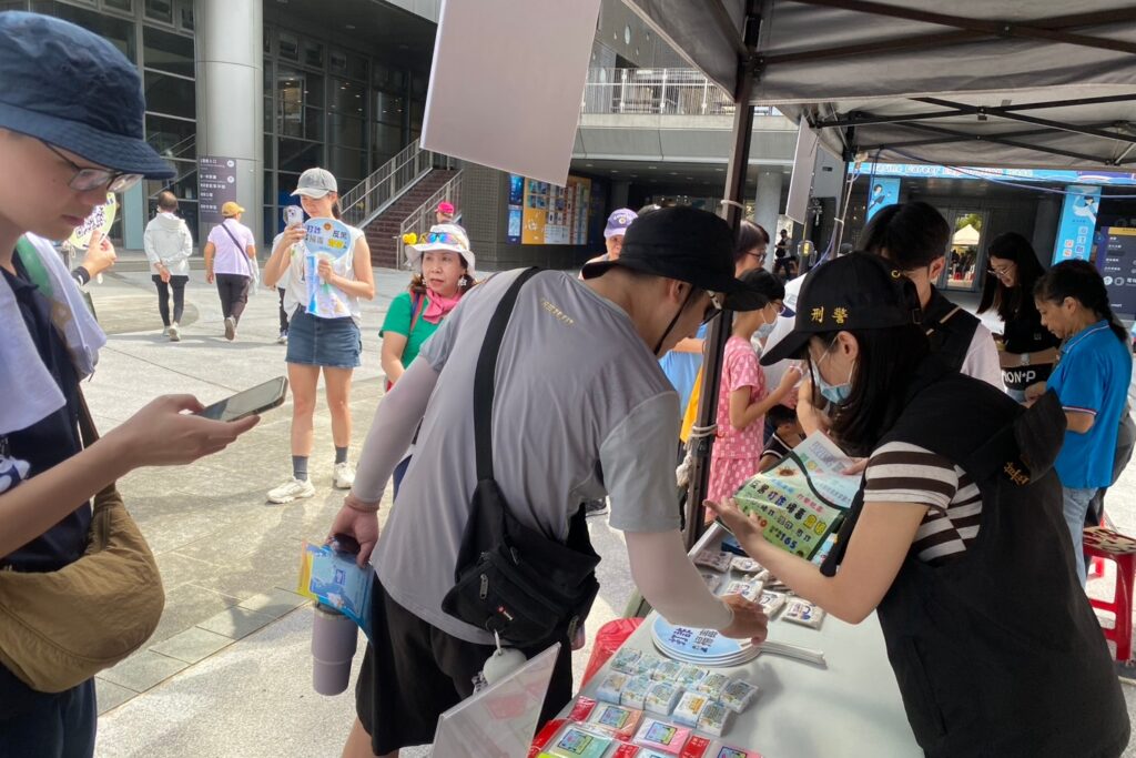 2025海科館秋季健走登場 警方設攤宣導防詐騙 4 MEITU 20250927 151240798