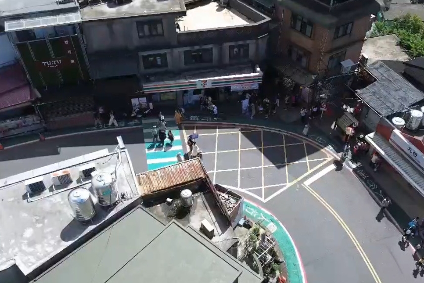 教師節連假交通順暢 瑞芳分局啟用無人機 空中鷹眼 即時調度警力疏導車潮 1 MEITU 20250927 174233597