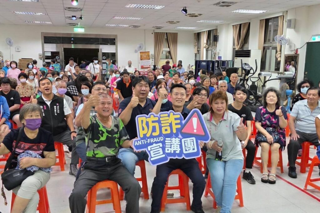 中秋佳節齊團圓 基警深入社區宣導反詐騙 1 MEITU 20250928 103955702