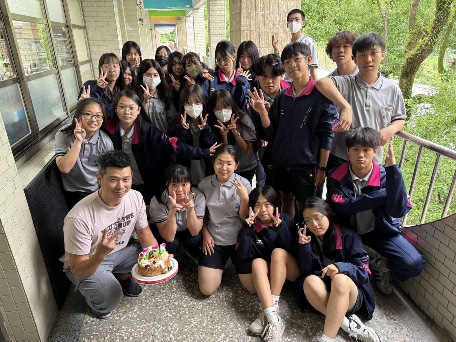 二信高中孩子的「甜心」與「貼心」點燃教師的熱情 5 555911537 1296934758900474 8356658780837450713 n