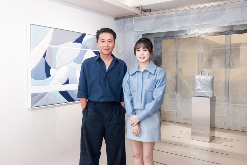 圖▲皮革藝術家 Grace (右) x 獨立策展人 胡朝聖。(圖/Grace Han提供)