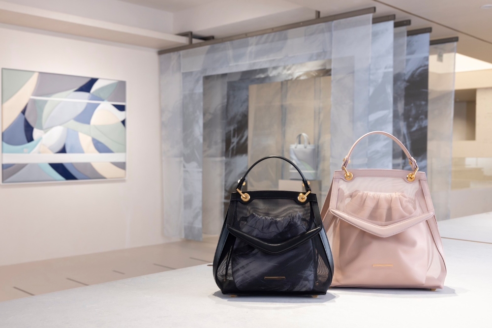 圖▲Grace Han 台北藝術概念店限定紗影情書包款。(圖/Grace Han提供)