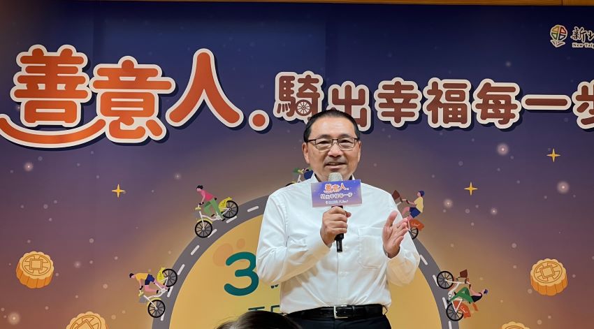 「億騎 #尋找善意人」第3億名幸運兒 禮物一年份定期票 1 《圖說》市長侯友宜今30日在「#尋找善意人」記者會表示,新北市YouBike公共自行車系統預計今年10月底累積創下3億騎乘人次新紀錄。〈記者葉柏成攝〉