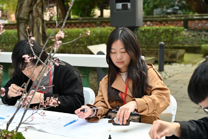 在古蹟打造最潮交友場景 新北「朋友++」10月四場活動 3 《圖說》青年局「朋友++」活動,2月以調香為題,吸引民眾踴躍參與--資料照片。〈青年局提供〉