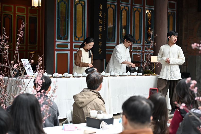 在古蹟打造最潮交友場景 新北「朋友++」10月四場活動 4 《圖說》青年局2月舉辦「朋友++」活動,以茶席為題,民眾反應熱烈--資料照片。〈青年局提供〉