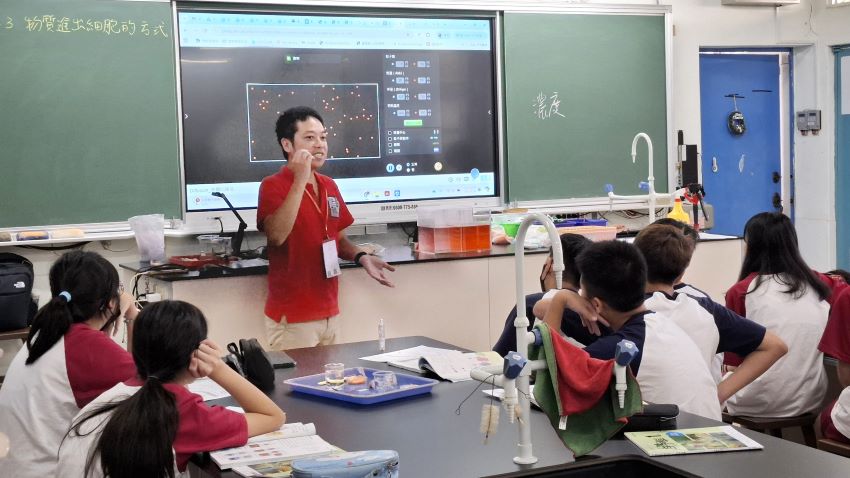 《圖說》生物課程以教材內容為本，運用實作活動幫助學生理解物質進出細胞方式。〈教育局提供〉