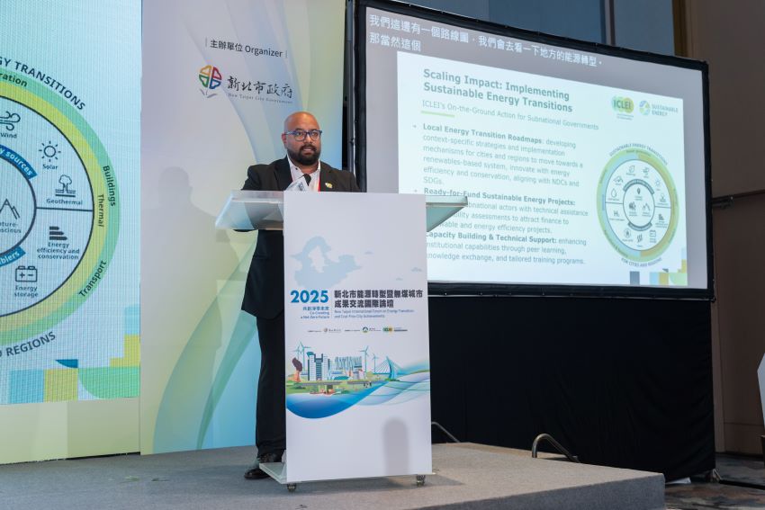國際專家分享新解方 能源轉型暨無煤城市成果交流新北登場 4 《圖說》世界秘書處永續能源負責人 羅希特・森分享國外城市脫煤轉型的經驗,並解析亞太低排放路徑與淨零趨勢。〈環保局提供〉