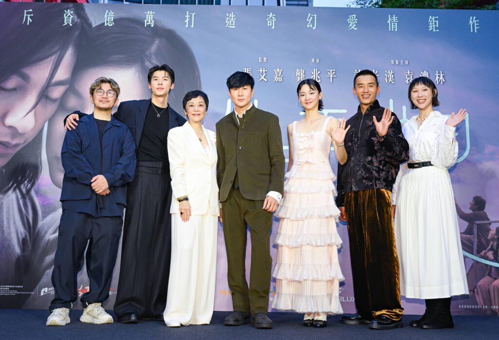 《他年她日》台北首映壓軸 許光漢、袁澧林「光林CP」合體掀尖叫 林俊傑驚喜現身送花張艾嘉 2 KMG 3023 1