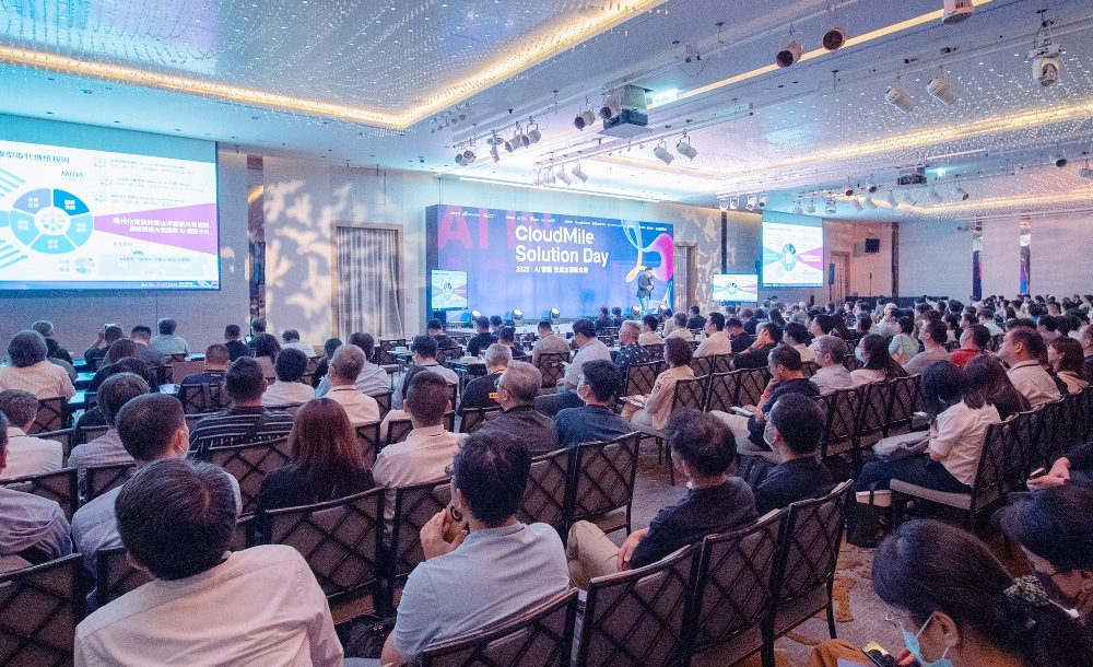 CloudMile 萬里雲推出 AI 轉型必用三大 Agent 加速企業打造 Agent Ready 組織 2 圖▲CloudMile 萬里雲集團於 Solution Day 推出三大 AI 轉型解方,展示其打造 AI Ready 企業的實際成果。