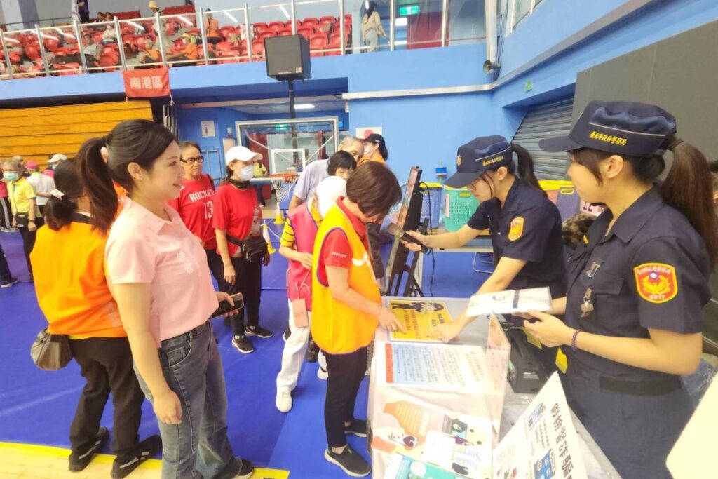 松山分局參與銀髮族運動會 反詐宣導活力登場 1 MEITU 20251001 125132876