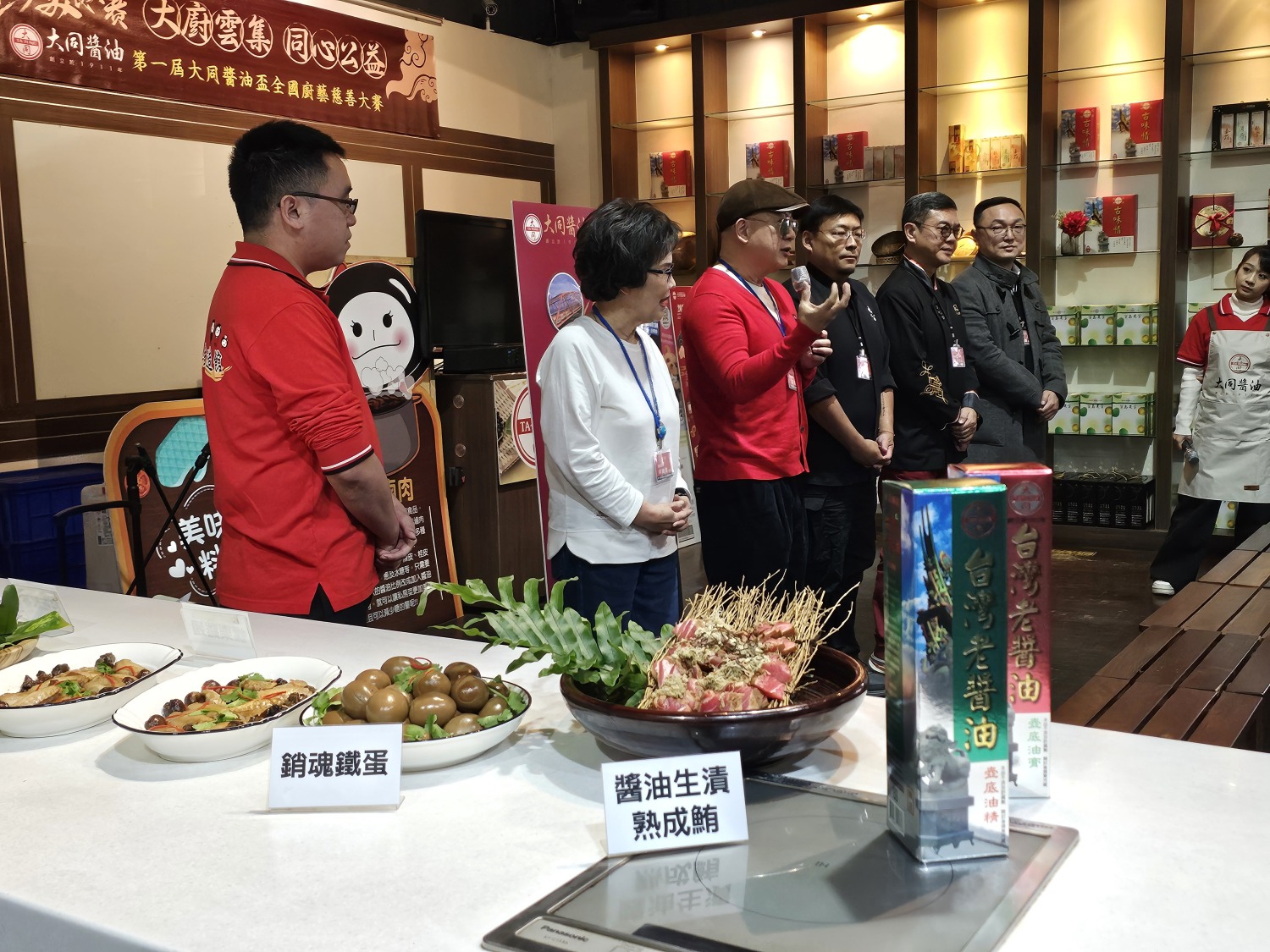 大廚雲集就是要醬樣|廚藝料理同台做公益 | 索引新聞 INDEX News 西螺在地醬油業者聘請知名美食評審,主辦首屆《大同醬油盃全國廚藝慈善大賽》。(圖/記者葉子綱攝)