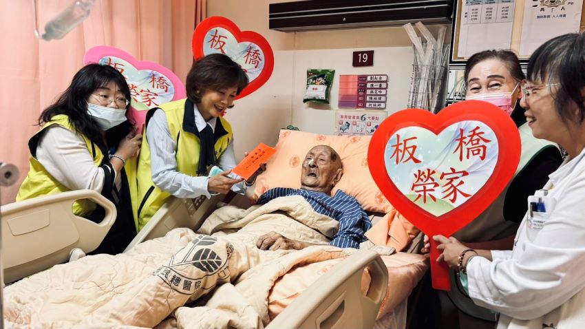 《圖說》陳桂美慰訪北榮住院榮民，長輩們深深感受到榮家對他們的關懷及照顧。〈板橋榮家提供〉