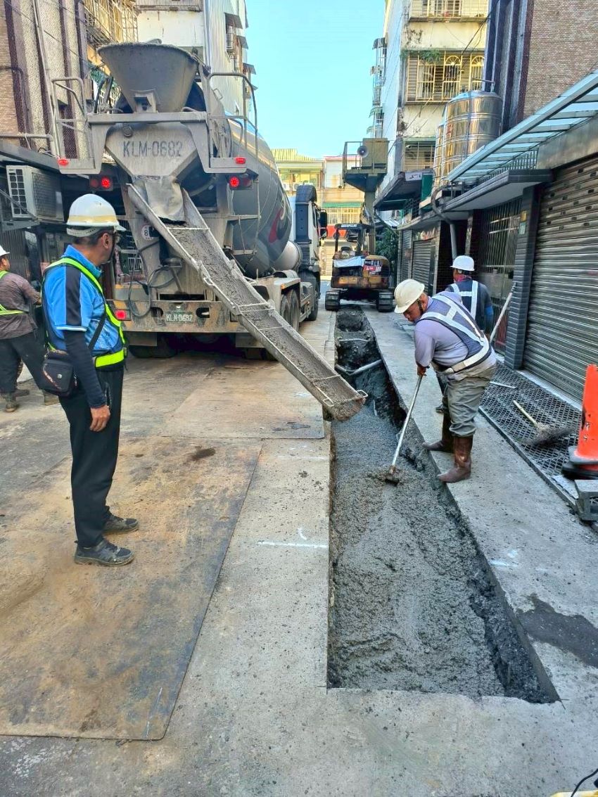 《圖說》焚化再生粒料應用於管溝回填。〈環保局提供〉