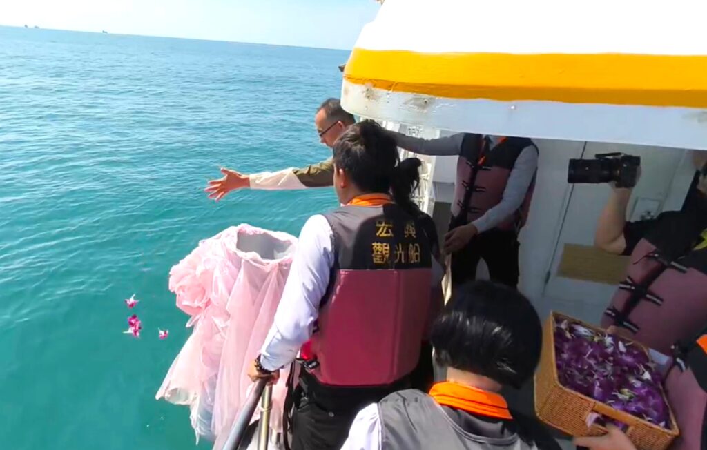 %E5%AE%B6%E5%B1%AC%E7%82%BA%E5%85%88%E8%A1%8C%E8%80%85%E7%8D%BB%E4%B8%8A%E9%AE%AE%E8%8A%B1%E7%A5%9D%E7%A6%8F