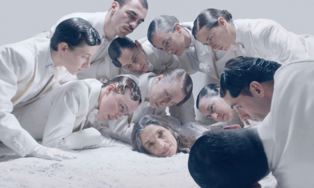 老翁不顧子女反對堅決與重病愛妻攜手離開人世 【他們將化作塵埃】揭開瑞士求死之路的困難與煎熬 1 %E4%B8%8B%E5%8D%884.21 2025 10 2%E7%9A%84%E5%BD%B1%E5%83%8F 1