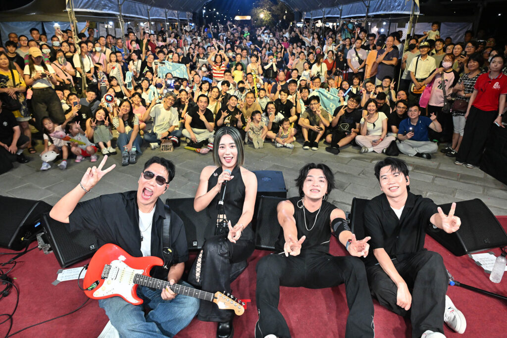 廟街中秋夜市吸萬人潮!首屆「潮月新莊」盛大登場 3 %E5%B0%8F%E7%94%B7%E5%AD%A9%E6%A8%82%E5%9C%98