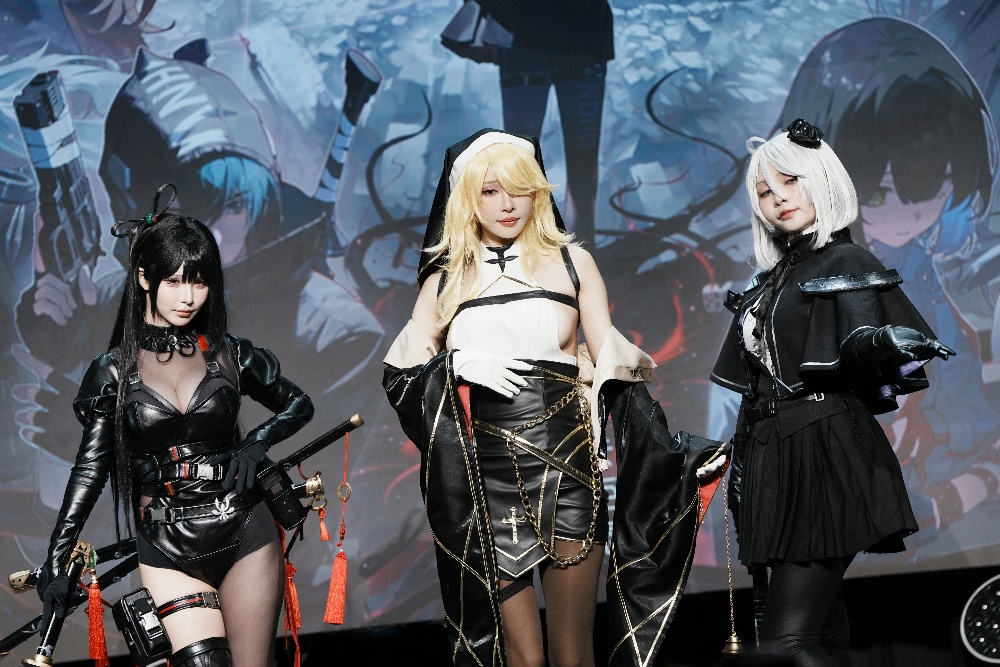 人氣COSER與樂團助陣!《卡厄思夢境》黑暗卡牌RPG台灣上市,Yuna引擎打造精緻2D體驗 1 ▲活動特別邀請COSER魔理花、餓小璇、鶴葵扮演遊戲中當紅角色。(圖/遊戲官方提供)