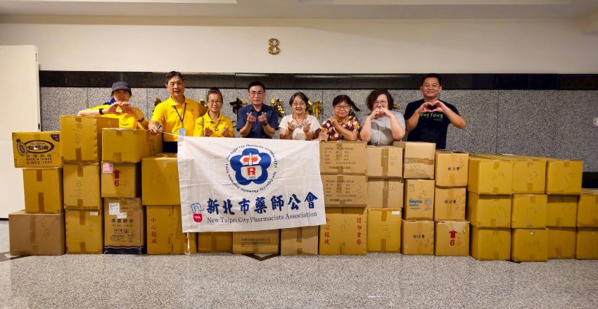 援助光復災情 新北藥師募集500個護理包專車送達 1 《圖說》新北市藥師公會號召新北藥界伸援花蓮縣光復鄉災民與重建志工,募集500個護理包物資,協助提供民眾維護重建家園時的衛生健康。(新北藥師公會提供)