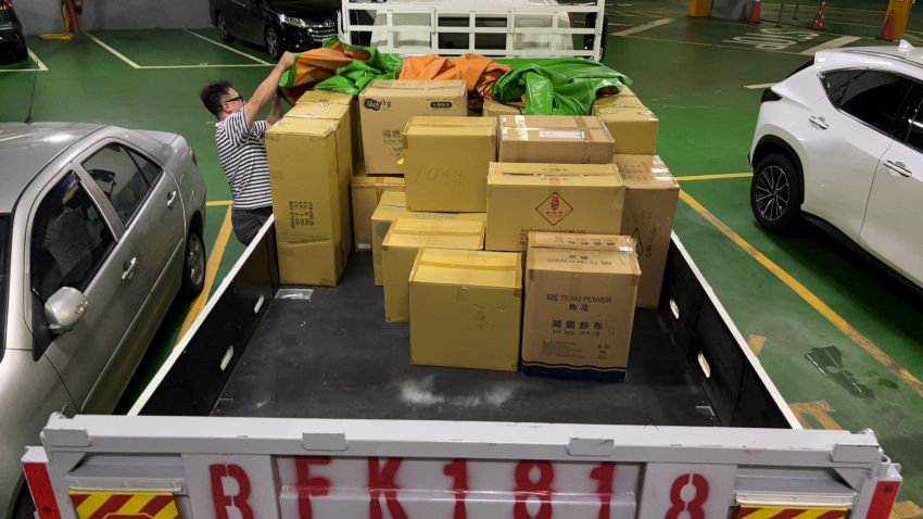 援助光復災情 新北藥師募集500個護理包專車送達 3 《圖說》今天500個護理包裝箱成40箱,由專車送抵光復鄉。(新北藥師公會提供)