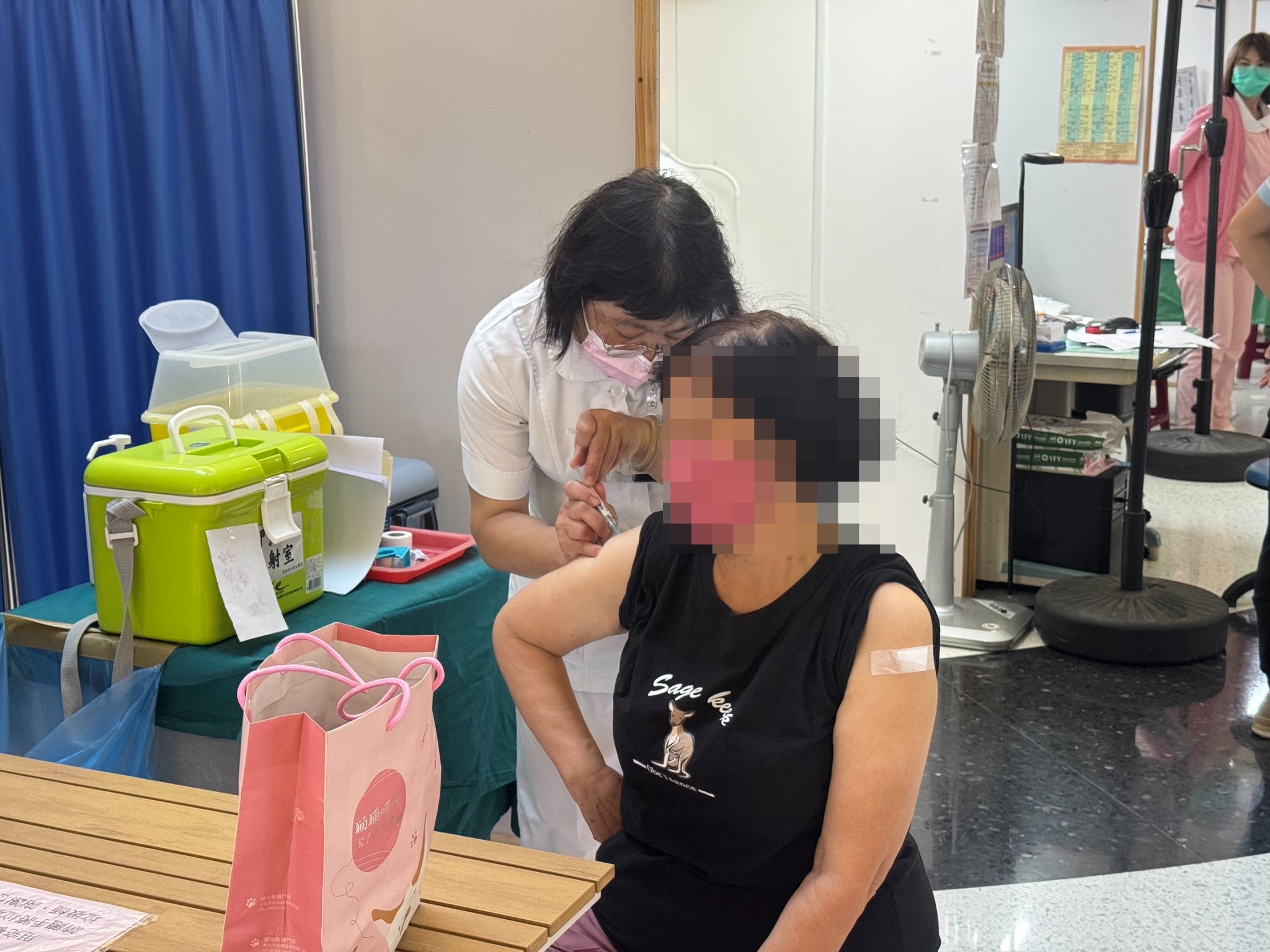 新冠流感公費疫苗今起開打　民生醫院免掛號費疫苗專診服務同步啟動 | 索引新聞 INDEX News