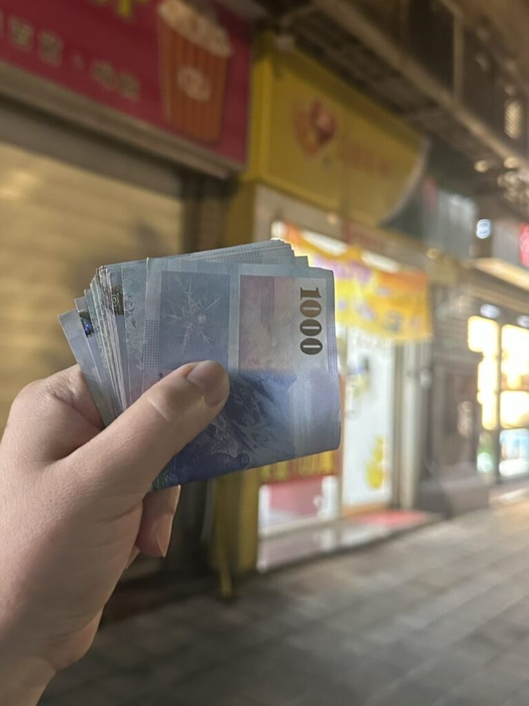 中秋節加碼話題夯!「1碼10倍4期」現金照爆紅 網友熱議幸運中獎 | 索引新聞 INDEX News (圖/翻攝自Threads)