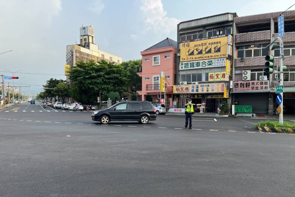 連假接力疏導不間斷 玉井分局守護行人安全 平安出遊 3 MEITU 20251003 094000330