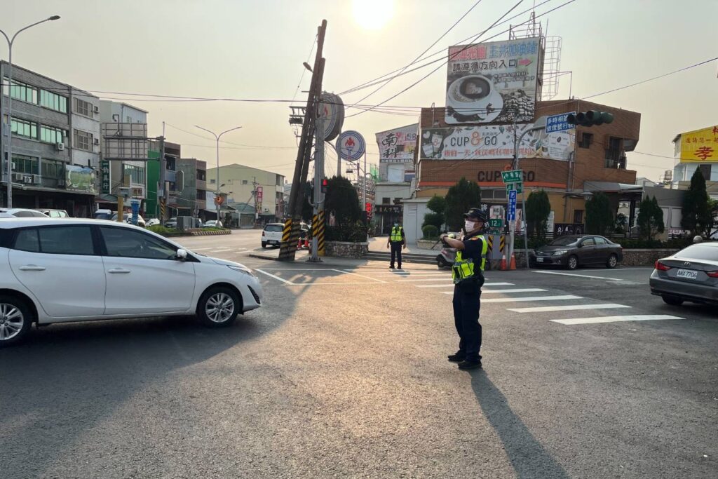 連假接力疏導不間斷 玉井分局守護行人安全 平安出遊 4 MEITU 20251003 094016041