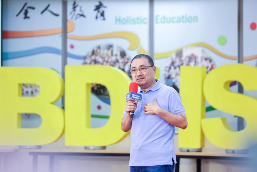 《圖說》市長侯友宜前往北大高中觀摩學生自主學習成果分享，同時宣布投入7.2億元經費啟動「北大高中二期多功能教學大樓」工程，打造學生自主學習、創新實作的學習場域，同時與社區共享的多功能空間。〈教育局提供〉