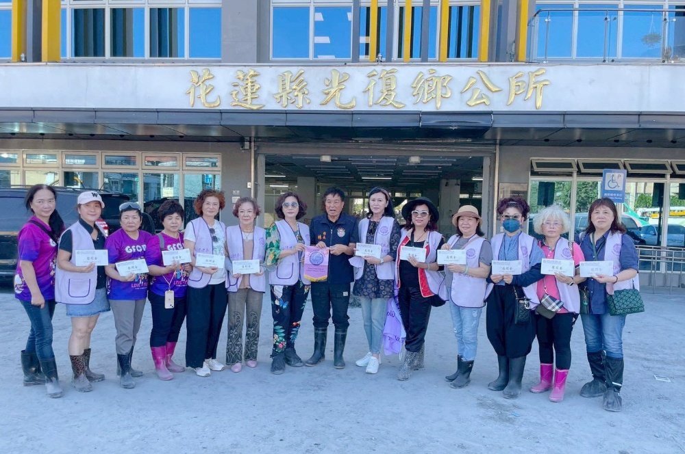 圖▲光復鄉長林清水的全力支持，確保慰問金迅速送達需要的家。