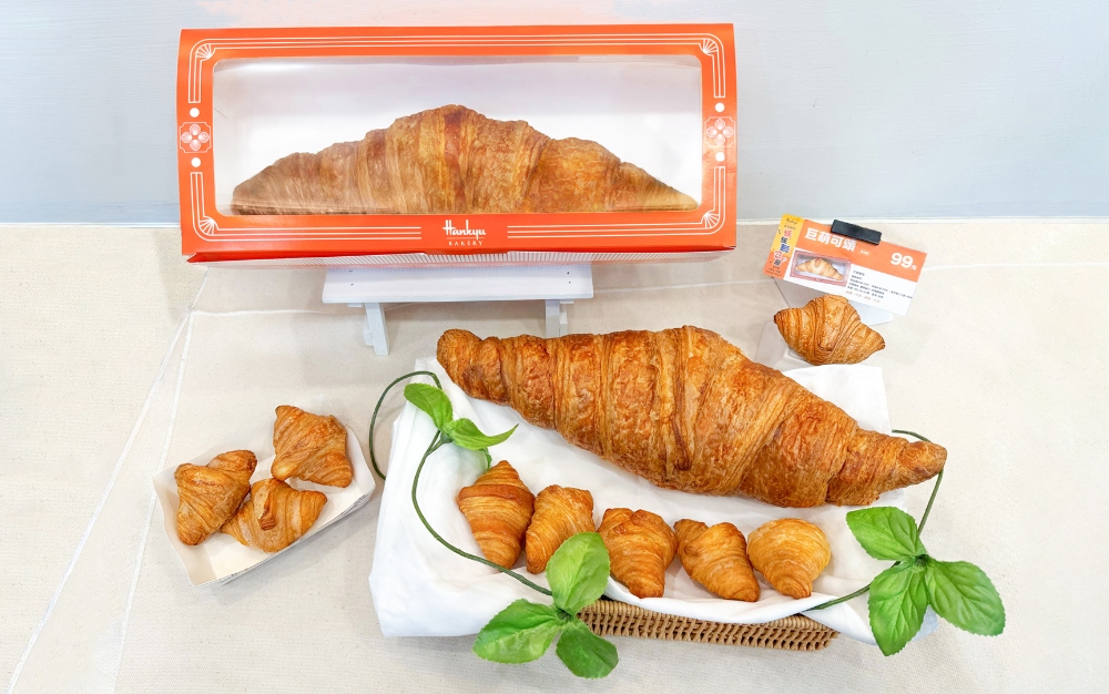 圖▲限時出沒！「巨萌可頌」38CM的巨無霸可頌連假限定優惠中。