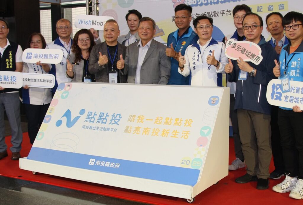 副縣長王瑞德(中)與貴賓合影留念。(圖/主辦單位 提供)