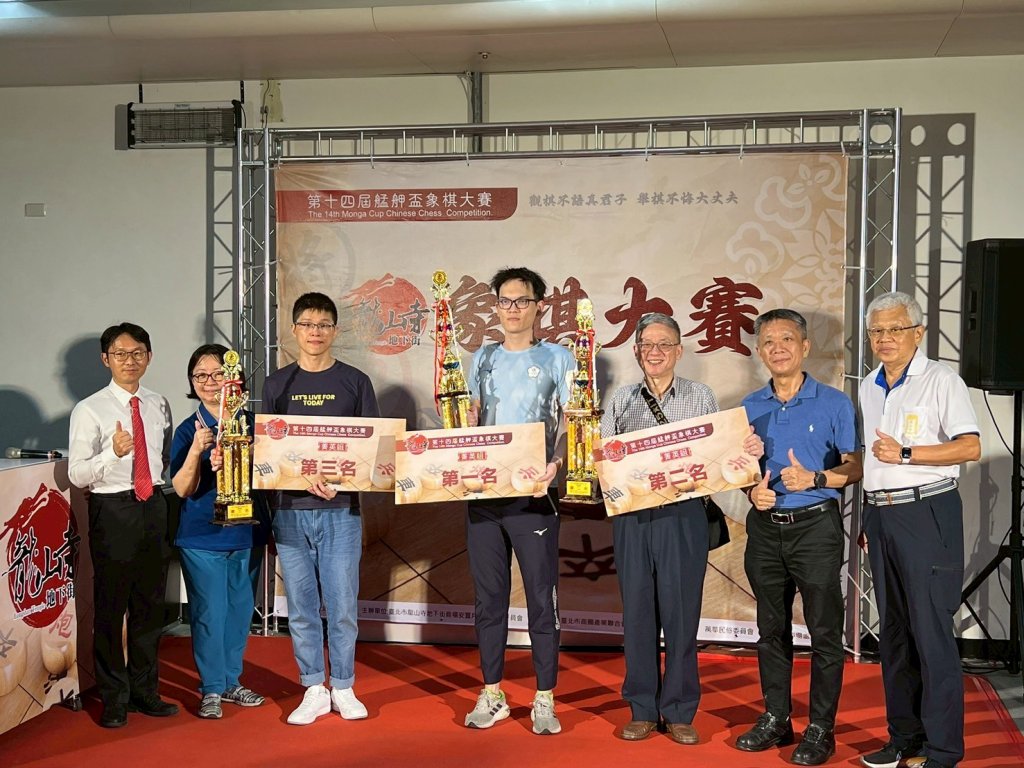 第十四屆艋舺盃象棋大賽精彩連連，龍山寺地下街B1人潮爆滿，文化活動與各式優惠帶動商場新熱潮