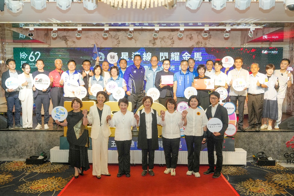 ▲金馬62聯名商品，中部5縣市首長帶著地方特色共同行銷。